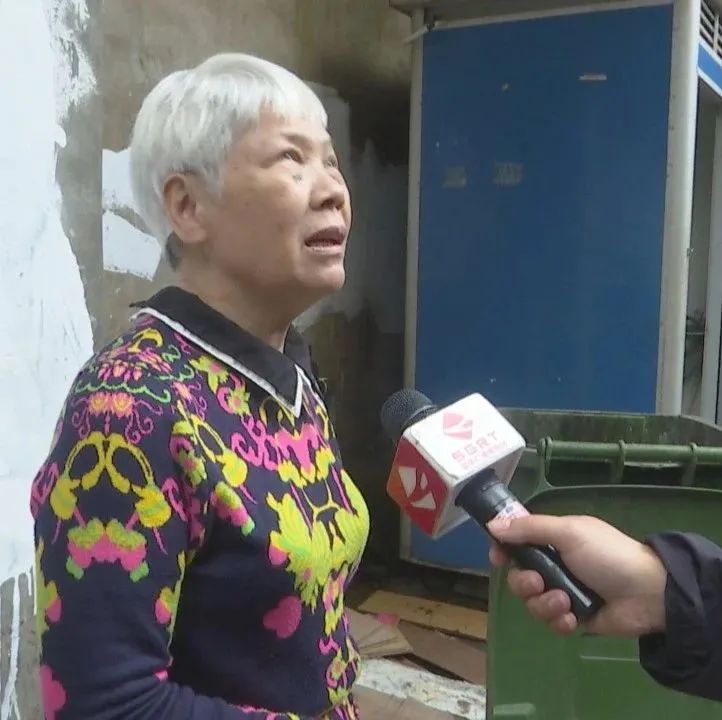 DƬ